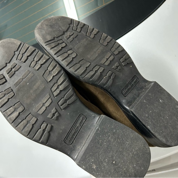 Salvatore Ferragamo suede shoes like new good condition - Picture 3 of 3